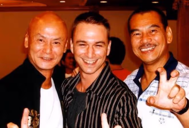 老戲骨陳觀泰近況,與小30歲四婚妻子移居內地,76歲長期吃藥打針