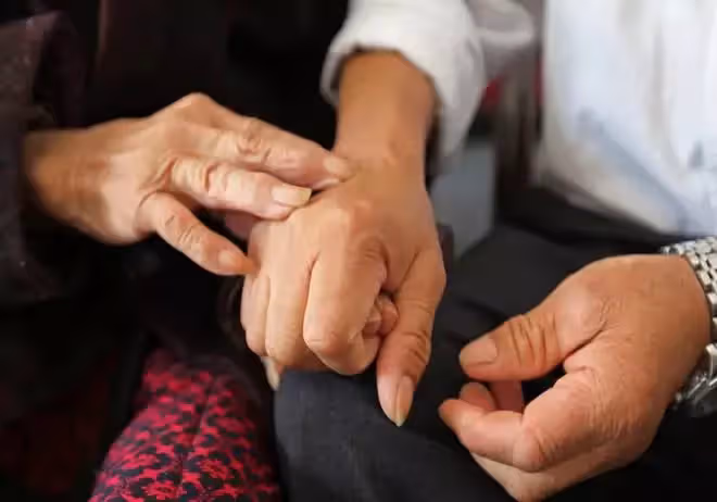 生孩子可以借你錢,等能掙錢了再還,丈夫堅持AA制,懷孕妻子崩潰