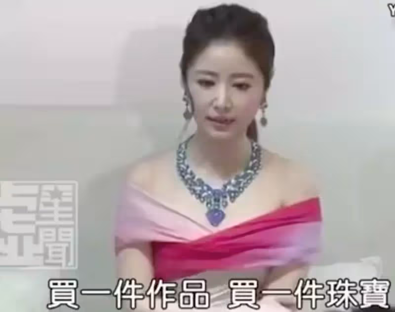 林心如買下3億元珠寶,放言要傳給女兒,而章子怡拿5億珠寶給女兒玩,網友:富養過頭了