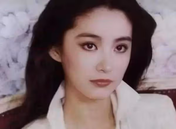 林青霞「女兒」長大了？00後人氣小花實力堪比一線，眉毛和林青霞一模一樣 ，網友：很難不心動