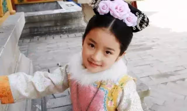 林青霞「女兒」長大了？00後人氣小花實力堪比一線，眉毛和林青霞一模一樣 ，網友：很難不心動