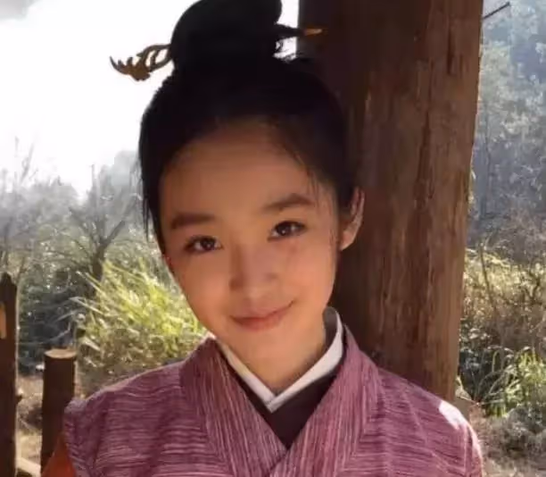 林青霞「女兒」長大了？00後人氣小花實力堪比一線，眉毛和林青霞一模一樣 ，網友：很難不心動