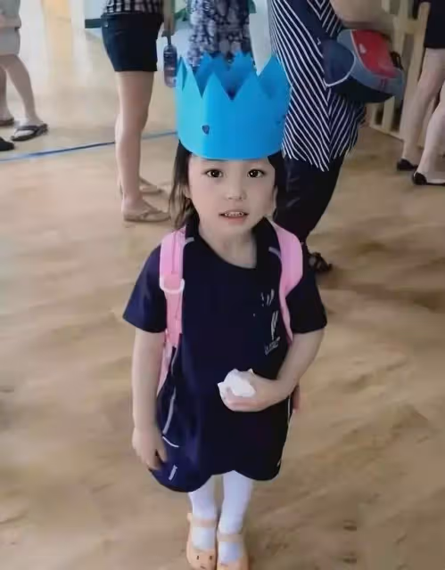 趙薇11歲女兒終於長大了！五官精緻清澈大眼像極「小燕子」，網友：星二代顏值天花板