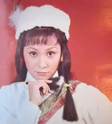 余安安罕曬照，曾經豔極一時，61歲嬌俏一去不復返，網友：身上獨有的魅力時至今日依然存在