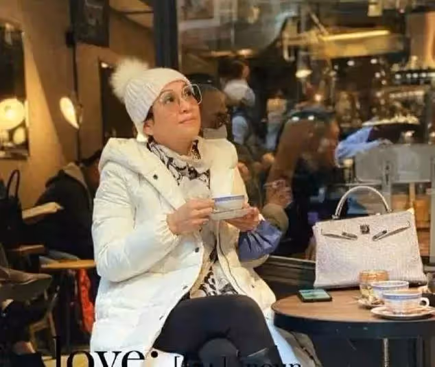 余安安罕曬照，曾經豔極一時，61歲嬌俏一去不復返，網友：身上獨有的魅力時至今日依然存在