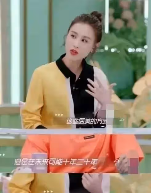 74歲鄭佩佩撞上71歲潘迎紫！褪去濃妝和濾鏡，網友：自然老去反而更漂亮