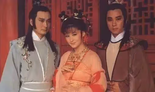 74歲鄭佩佩撞上71歲潘迎紫！褪去濃妝和濾鏡，網友：自然老去反而更漂亮