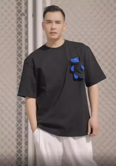 張柏芝弟弟低調復出！37歲張柏文「濃眉大眼」長相帥氣似混血兒，轉行做直播「不打姐姐旗號」