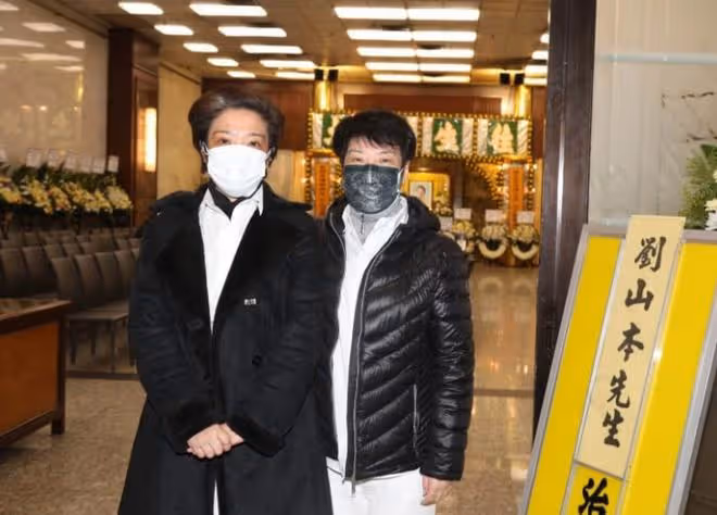劉德華乾爸去世不到1個月，3房妻子為錢內訌，女兒被曝不是親生