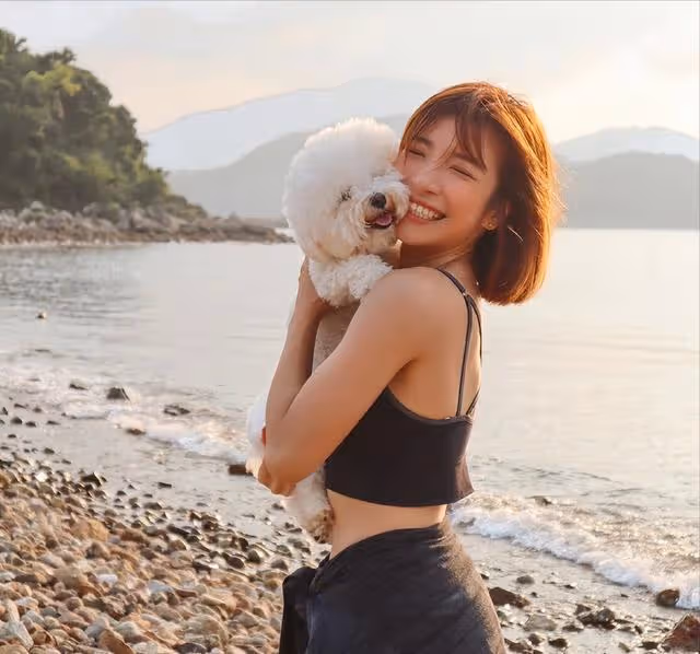 少女味十足!落選港姐曬芭蕾舞衣孕照,去年底戴浮誇金器嫁太子爺