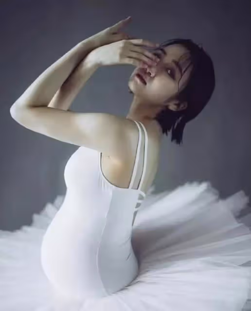 少女味十足!落選港姐曬芭蕾舞衣孕照,去年底戴浮誇金器嫁太子爺