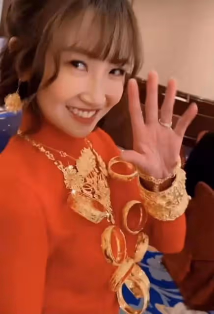 少女味十足！落選港姐曬芭蕾舞衣孕照，去年底戴浮誇金器嫁太子爺