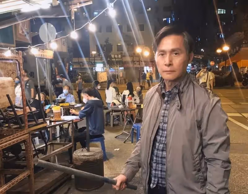 陳豪復工與老戲骨張國強拍外景 兩位型男開心合影依舊保養很好