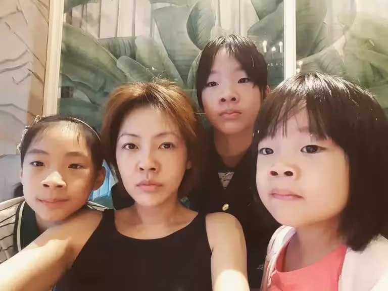 不一樣的星二代！小S14歲女「拿下亞洲代言」表現力被怒贊，媽媽曾育買衣不可過1000