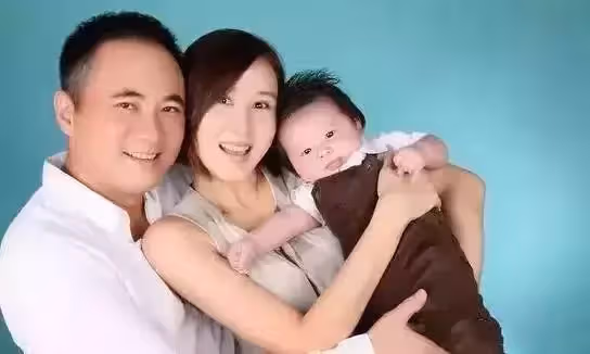 願作鴛鴦不羨仙!丈夫為了「不分房睡」主動切除扁桃體,身家50億卻「獨寵愛妻」13年:她何德何能?