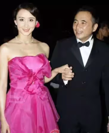 願作鴛鴦不羨仙!丈夫為了「不分房睡」主動切除扁桃體,身家50億卻「獨寵愛妻」13年:她何德何能?