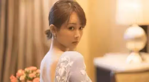 路人鏡頭下的楊紫長啥樣?去掉10級美顏濾鏡後,終於相信李現審美