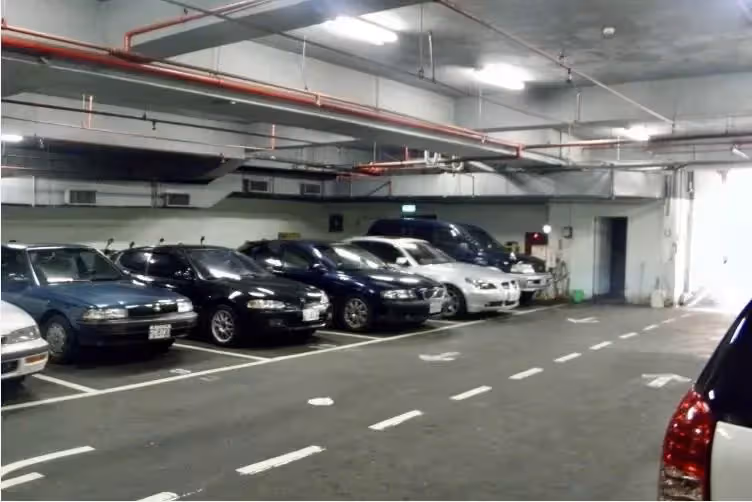 「重金買車位」卻總被人偷停！女屋主「多次找管理員無解」嘆：連員警都沒辦法，忍無可忍放狠招：「管委會態度都逆轉」