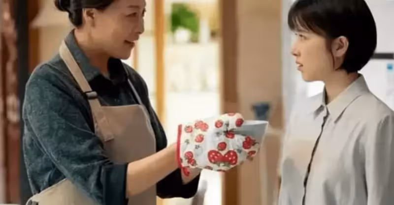 婆婆：我家家規，兒媳要等婆婆吃完才上桌，兒媳：這是我家，我家也有家規