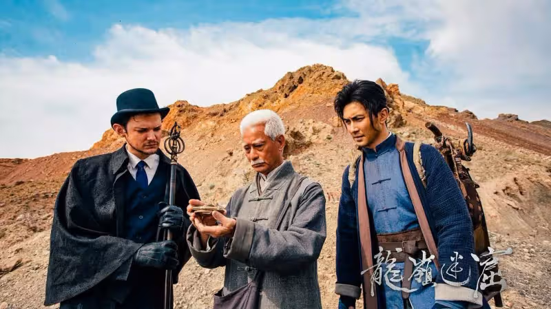 74歲老戲骨「霍元甲」高雄內地復出！頭髮全白 身體仍硬朗，半隱半退長居加拿大，出道46年，娶武術妻子0緋聞