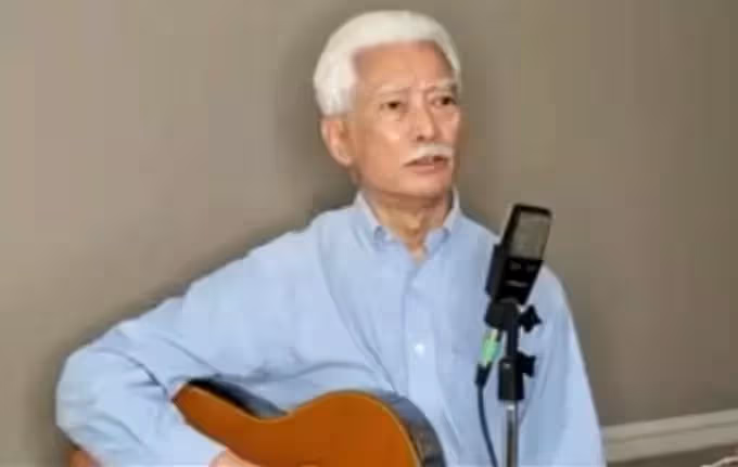74歲老戲骨「霍元甲」高雄內地復出！頭髮全白 身體仍硬朗，半隱半退長居加拿大，出道46年，娶武術妻子0緋聞