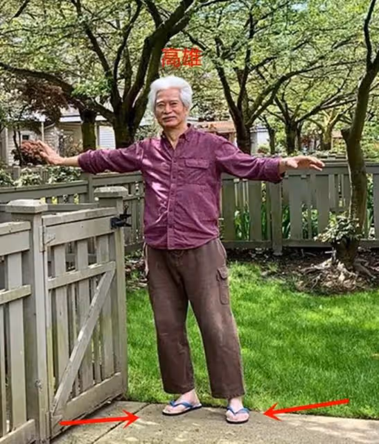 74歲老戲骨「霍元甲」高雄內地復出！頭髮全白 身體仍硬朗，半隱半退長居加拿大，出道46年，娶武術妻子0緋聞