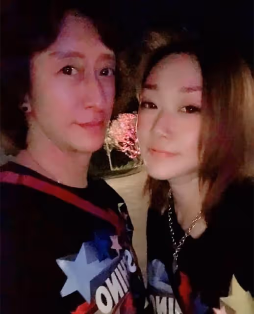 梁焯滿移居內地經營餐廳，開豪車出門顯闊氣，已再婚妻子美麗動人