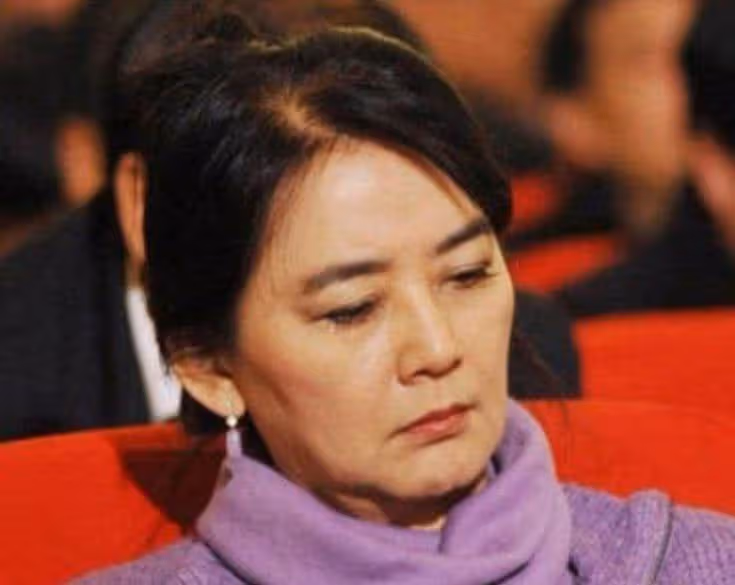 當63歲胡慧中撞上65歲劉曉慶，自然老去和保養過度的差別一目了然，網：好真實！