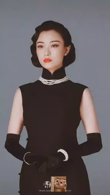 完美曲線、蛇精步伐，別人穿旗袍只是美，她們直接讓人移不開眼