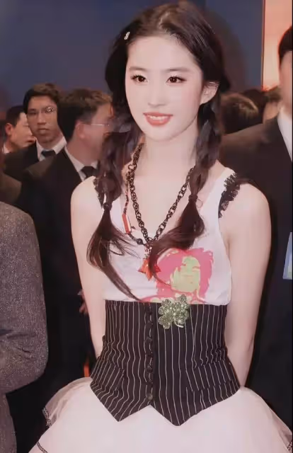 盤點7位頂流女星「早期照片」：堪稱純欲小白花鼻祖~