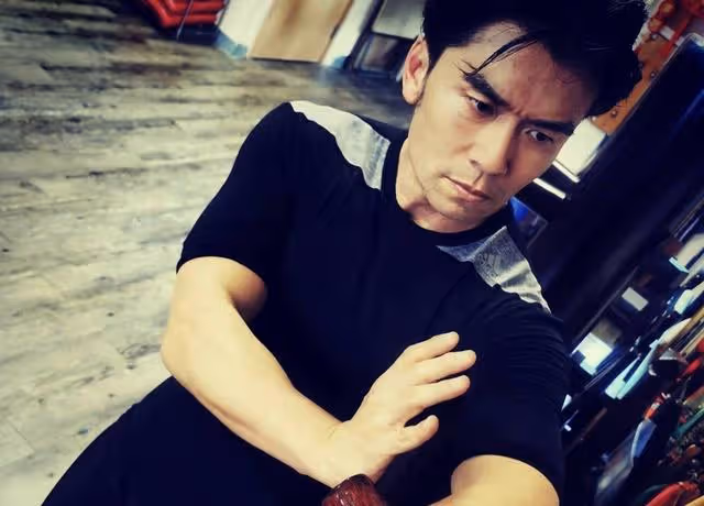 香港知名男星公開新戀情!自曝想生小孩,因單身多年被傳喜歡同性