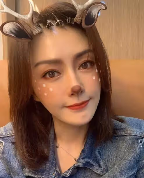 因《延禧攻略》翻紅的秦嵐，在現實生活中卻非常低調，一人獨居與貓咪相伴