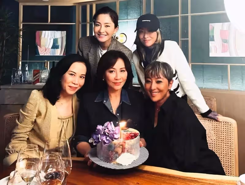 陳奕迅女兒陳康堤正臉照曝光，長腿靚正「撞臉應采兒」，顔值遠超爸媽氣質不輸劉嘉玲