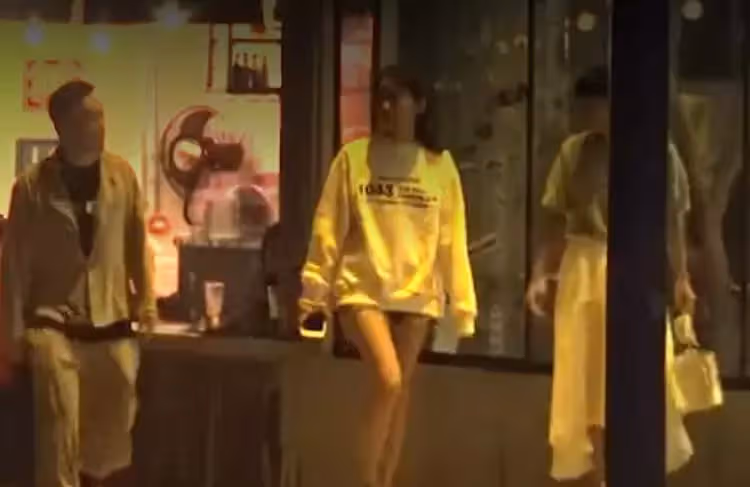 陳奕迅女兒陳康堤正臉照曝光,長腿靚正「撞臉應采兒」,顔值遠超爸媽氣質不輸劉嘉玲
