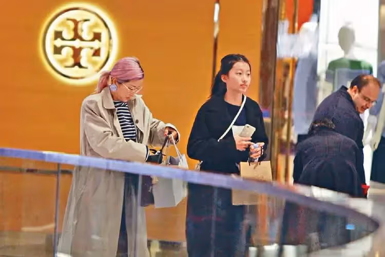 陳奕迅女兒陳康堤正臉照曝光,長腿靚正「撞臉應采兒」,顔值遠超爸媽氣質不輸劉嘉玲
