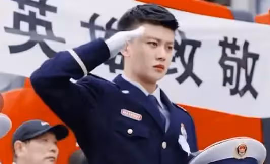 藍焰突擊任嘉倫訓練衝上熱搜，這次要給他點100個贊，力量感爆棚