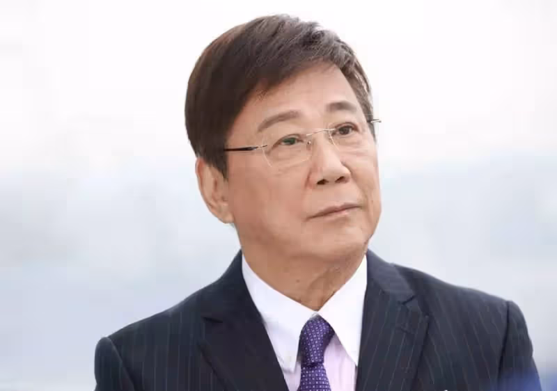 76歲TVB視帝近況曝光,穿著休閑為奶茶店宣傳,傳身家過億已移民