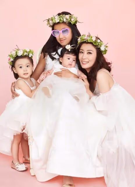 「黎姿的三個女兒」和「賈靜雯的三個女兒」,網友:沒有對比就沒有傷害