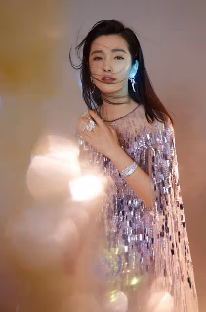 李冰冰裙子穿不穿沒兩樣，美人魚般身材，輕盈網紗太夢幻，網友：太妖嬈