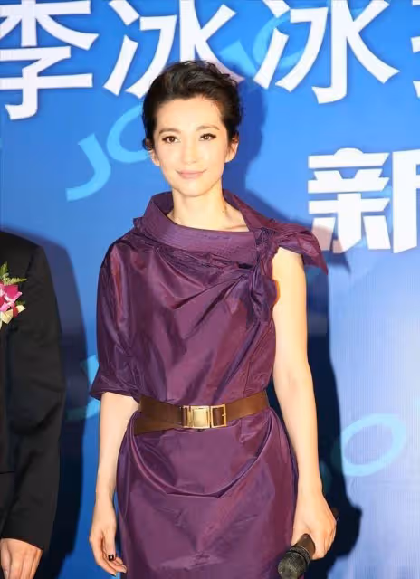 李冰冰裙子穿不穿沒兩樣,美人魚般身材,輕盈網紗太夢幻,網友:太妖嬈