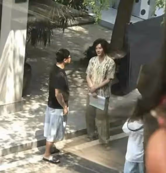 41歲馮紹峰近照太嚇人，手臂細成竹竿面無血色，臉頰略凹陷引擔憂，網：根本認不出了