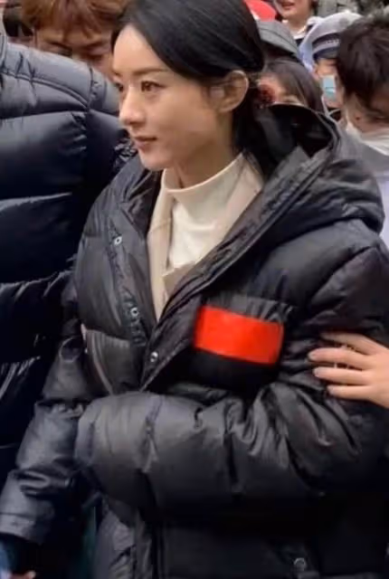 41歲馮紹峰近照太嚇人，手臂細成竹竿面無血色，臉頰略凹陷引擔憂，網：根本認不出了