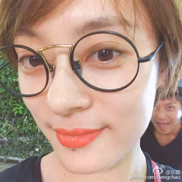 孫儷「1件衣服穿8年」年賺上億卻超節儉!褲子起球嚴重仍不舍扔,眼尖網友「翻出20年前舊照對比」:這才是榜樣