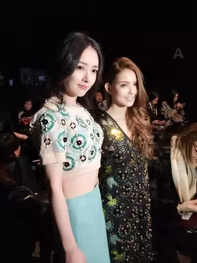 郭碧婷到底有多美?同框小9歲昆淩,身材氣質都不輸,網友:這是真嫩不是裝嫩