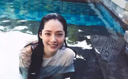 郭碧婷到底有多美?同框小9歲昆淩,身材氣質都不輸,網友:這是真嫩不是裝嫩
