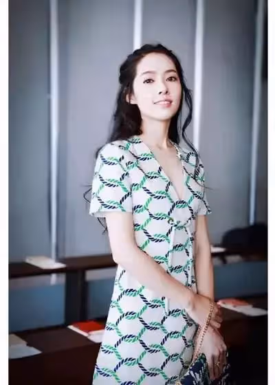 郭碧婷到底有多美?同框小9歲昆淩,身材氣質都不輸,網友:這是真嫩不是裝嫩