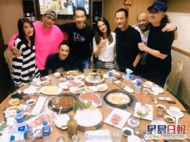 林峯Skin Head造型示人！陪老婆囡囡行山頂享受親子樂