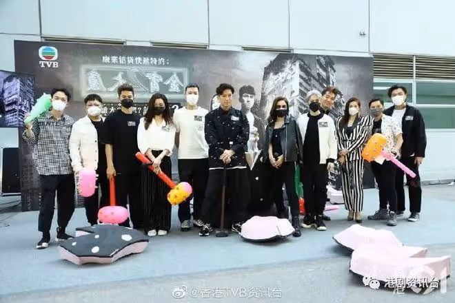 林峯Skin Head造型示人！陪老婆囡囡行山頂享受親子樂