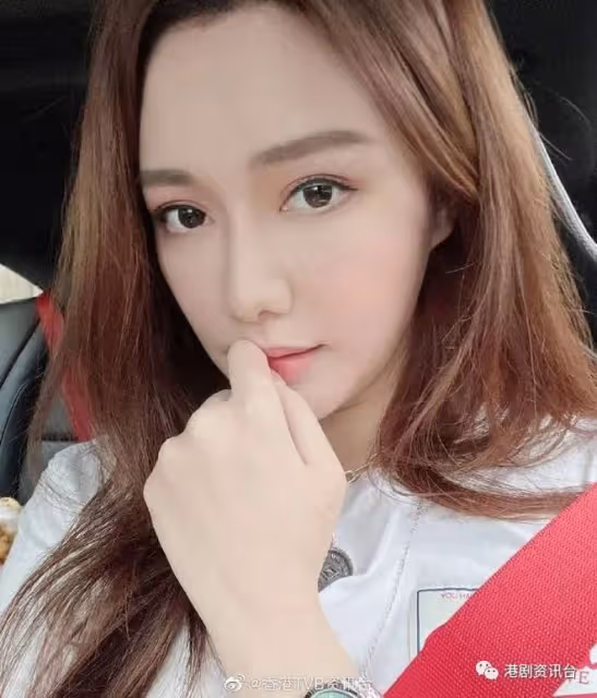 林峯Skin Head造型示人！陪老婆囡囡行山頂享受親子樂