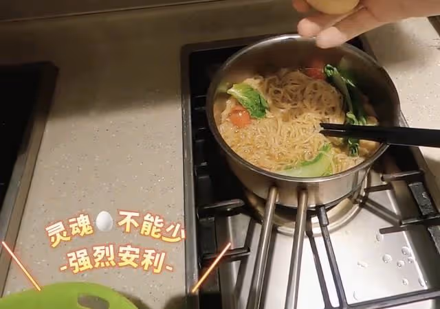 鄭愷老婆曬隔離日常:豪宅內搭帳篷看夜景很愜意,1歲女兒罕露面